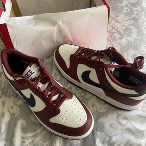 Maroon dunks
